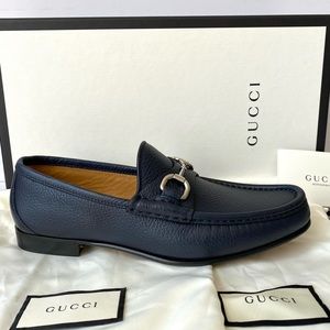 GUCCI MEN`S NAVY BLUE LEATHER HORSEBIT LOAFERS